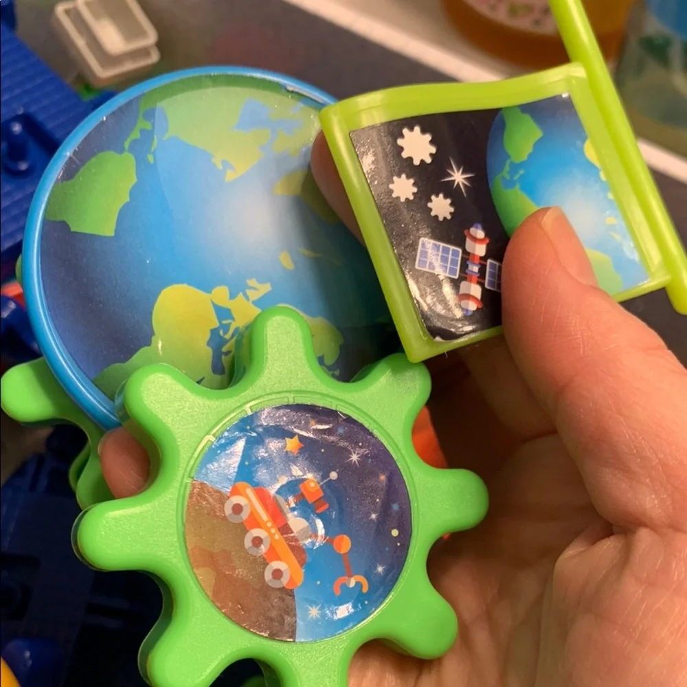 Learning Resources Space Explorers Building Set Cogs - Picture 8 of 12